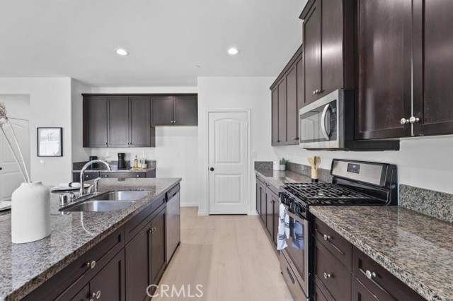 29305 Catalpa, Lake Elsinore CA: https://media.crmls.org/medias/c9579abc-f5ed-4666-a824-7d0187c70197.jpg