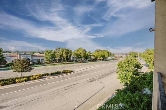 24595 Town Center Drive, Valencia CA: https://media.crmls.org/medias/c9579c4c-6ac4-4358-83e2-9c3140141d7b.jpg
