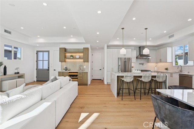 Detail Gallery Image 10 of 50 For 1914 Belmont Ln #B,  Redondo Beach,  CA 90278 - 4 Beds | 3/1 Baths