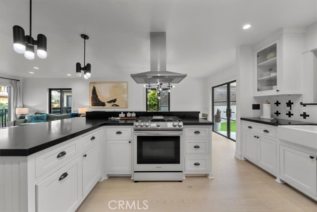 1012 10th Street, Manhattan Beach CA: https://media.crmls.org/medias/c9590c67-f8d7-4fa8-8739-f4d53158e039.jpg