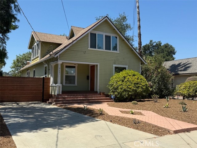 Detail Gallery Image 1 of 30 For 881 Winona Ave, Pasadena,  CA 91103 - 4 Beds | 3 Baths