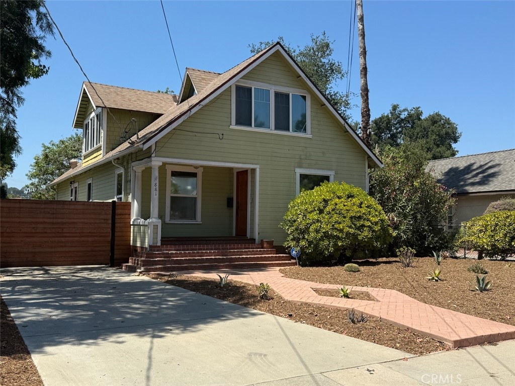 881 Winona Avenue