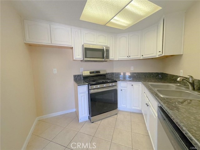 Detail Gallery Image 7 of 17 For 778 Gianni Dr #208,  Corona,  CA 92879 - 2 Beds | 1 Baths