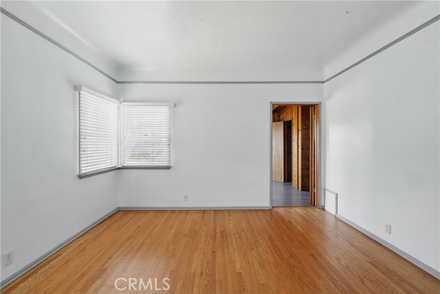 1327 S Burnside Avenue, Los Angeles CA: https://media.crmls.org/medias/c95b4ac5-4f55-4809-940d-c433fff7bca8.jpg