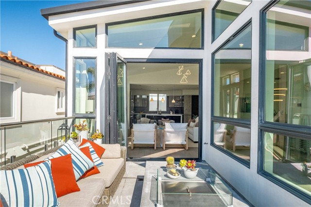 Detail Gallery Image 11 of 73 For 719 1st Pl, Hermosa Beach,  CA 90254 - 4 Beds | 4 Baths