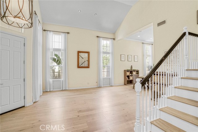 Detail Gallery Image 8 of 30 For 586 Grass Valley St, Simi Valley,  CA 93065 - 4 Beds | 3 Baths