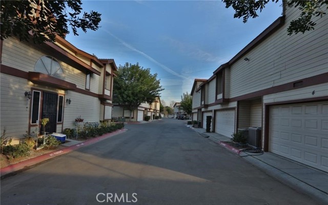 Detail Gallery Image 4 of 11 For 8939 Gallatin Rd #80,  Pico Rivera,  CA 90660 - 3 Beds | 2/1 Baths