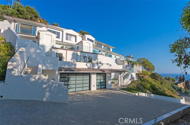 31 N Vista De Catalina, Laguna Beach CA: https://media.crmls.org/medias/c95d9d29-a4e4-40a0-b832-58a367c261d9.jpg