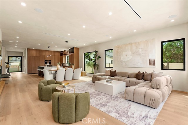 Detail Gallery Image 22 of 58 For 5525 Carpenter Ave, Valley Village,  CA 91607 - 5 Beds | 6/1 Baths