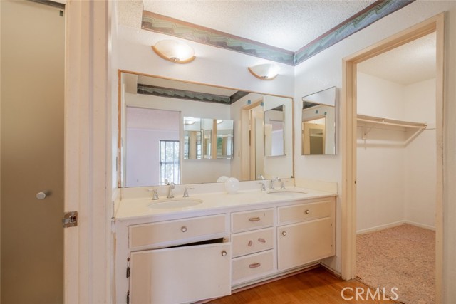 Detail Gallery Image 25 of 28 For 1745 Holly Dr #201,  Glendale,  CA 91206 - 3 Beds | 2 Baths