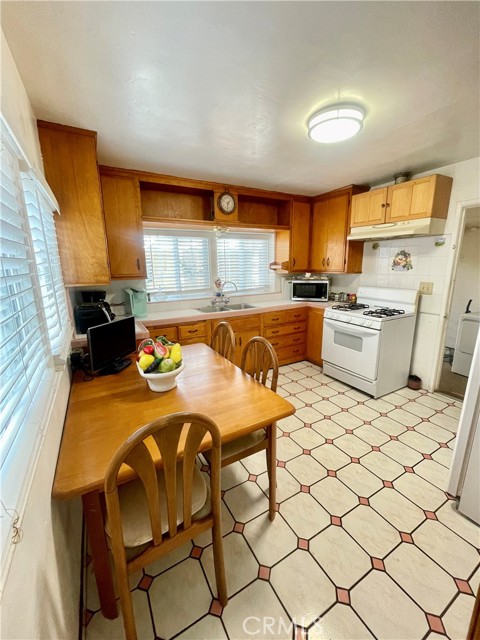 Detail Gallery Image 3 of 4 For 823 Commonwealth Ave, Venice,  CA 90291 - 3 Beds | 2 Baths