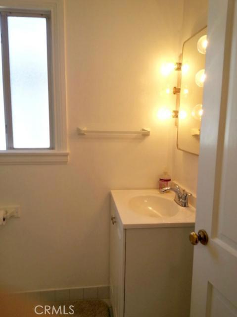11947 Redbank Street photo 4