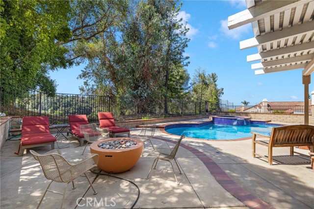 2304 Trickling Creek Drive, La Verne CA: https://media.crmls.org/medias/c95fd497-555b-41d1-a50a-70a83f09cc45.jpg