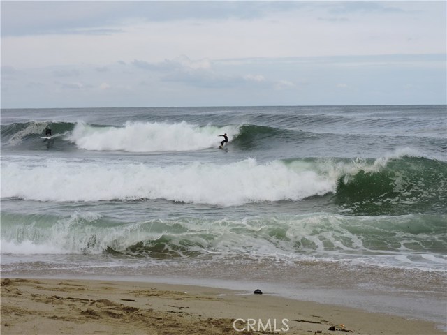 Great surfing at Torrance Beach 1 block away.