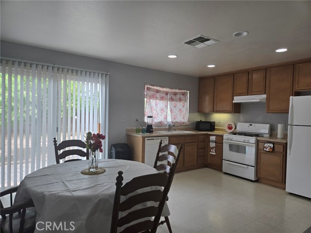 Detail Gallery Image 5 of 16 For 1481 Rodeo Dr, Imperial,  CA 92251 - 3 Beds | 2 Baths