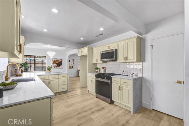 Detail Gallery Image 13 of 51 For 5349 Allan, Los Angeles,  CA 90032 - 5 Beds | 4 Baths