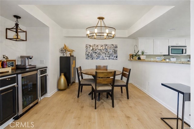 Detail Gallery Image 4 of 18 For 5009 Woodman Ave #116,  Sherman Oaks,  CA 91423 - 2 Beds | 2 Baths