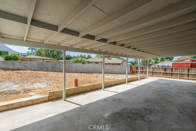 https://media.crmls.org/medias/c962ccac-051b-4885-8e1b-102e9c826995.jpg?preset=X-Large