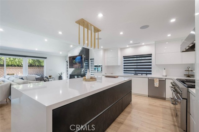 Detail Gallery Image 18 of 75 For 17043 Gunther St, Granada Hills,  CA 91344 - 4 Beds | 4 Baths