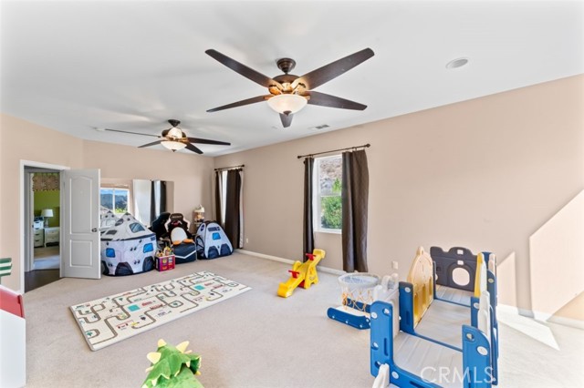 Detail Gallery Image 41 of 63 For 15520 Megan Dr, Canyon Country,  CA 91387 - 5 Beds | 4 Baths