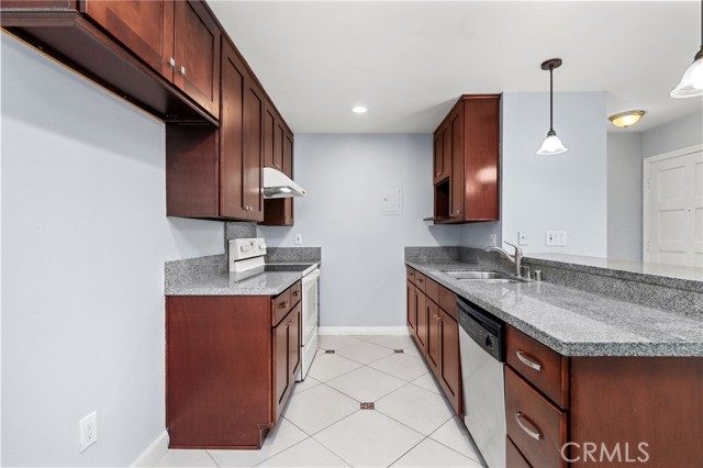 Detail Gallery Image 12 of 28 For 2501 W Sunflower Ave #E16,  Santa Ana,  CA 92704 - 3 Beds | 2 Baths