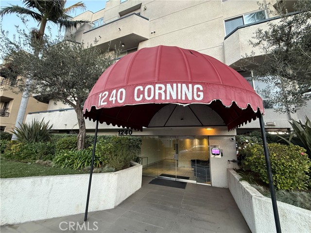 1240 S Corning, Los Angeles CA: https://media.crmls.org/medias/c96525ea-fa38-4638-aee2-6d2722dfa6af.jpg