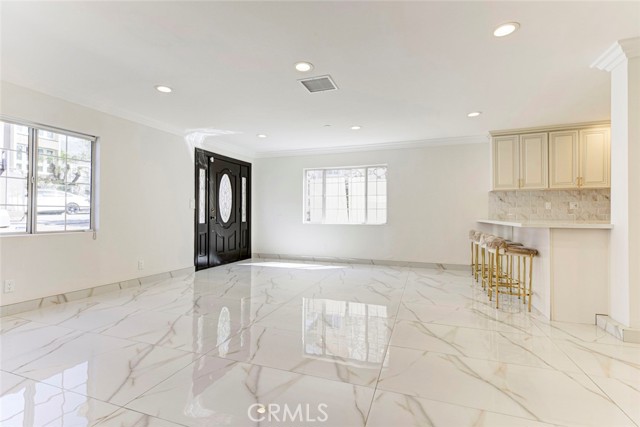 Detail Gallery Image 6 of 27 For 7044 1 Greeley, Tujunga,  CA 91042 - 3 Beds | 2 Baths