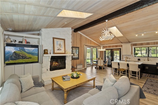 Detail Gallery Image 6 of 50 For 1053 Club View Dr, Big Bear Lake,  CA 92315 - 2 Beds | 2 Baths