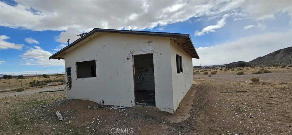 https://media.crmls.org/medias/c967d130-e3f3-4574-bd95-354840a240a4.jpg?preset=X-Large
