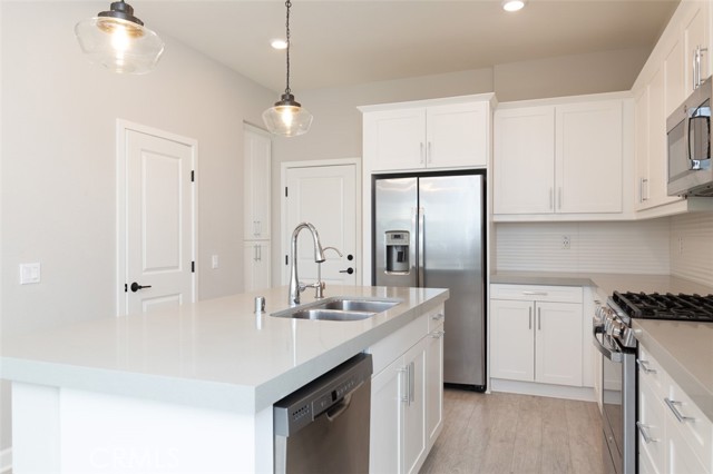 Detail Gallery Image 10 of 30 For 1095 Delpy View, Vista,  CA 92084 - 3 Beds | 2/1 Baths