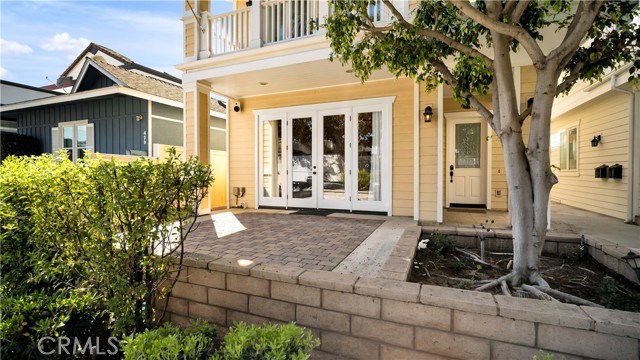 Detail Gallery Image 1 of 30 For 431 Iris Ave, Corona Del Mar,  CA 92625 - 3 Beds | 3 Baths