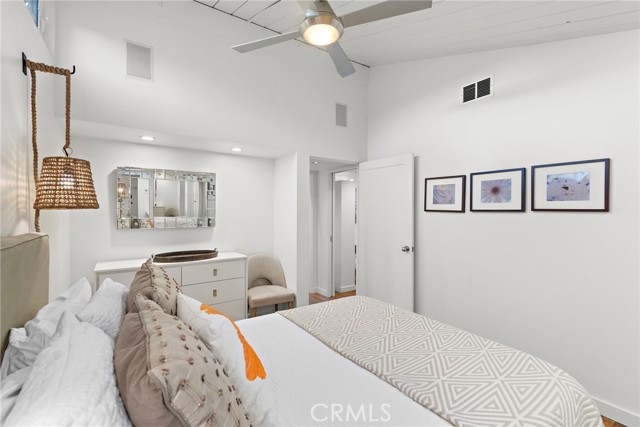 Detail Gallery Image 11 of 23 For 595 Bluebird Canyon Dr, Laguna Beach,  CA 92651 - 2 Beds | 2 Baths