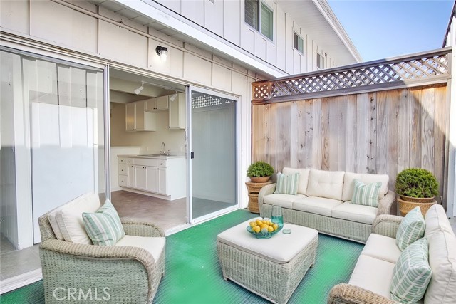 Detail Gallery Image 9 of 14 For 4040 Grand View Bld #41,  Los Angeles,  CA 90066 - 2 Beds | 1/1 Baths