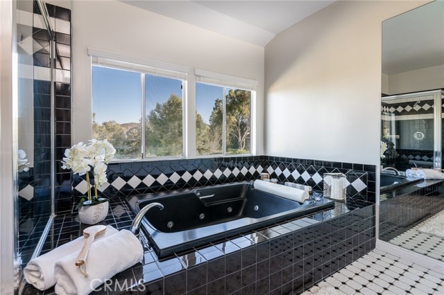 4020 Clarinda Drive, Tarzana CA: https://media.crmls.org/medias/c96ab31f-676c-419d-a3c2-601f5c4a6407.jpg