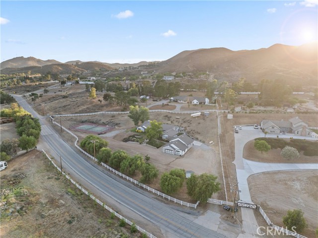 34037 Agua Dulce Canyon Road, Agua Dulce CA: https://media.crmls.org/medias/c96acb6f-8c7f-42a6-8029-8d352121d4d2.jpg