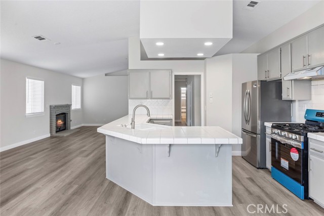 Detail Gallery Image 2 of 24 For 12431 Parkwood Pl, Victorville,  CA 92392 - 3 Beds | 2 Baths