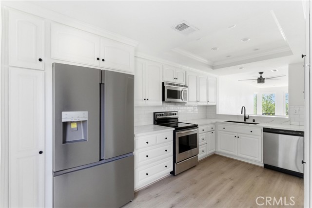 Detail Gallery Image 11 of 41 For 1095 Mesa Bluff, Costa Mesa,  CA 92627 - 2 Beds | 2/1 Baths