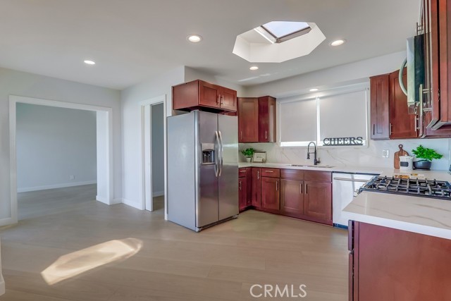 9754 Swinton Avenue, North Hills CA: https://media.crmls.org/medias/c96bb0b6-411c-454b-881f-a14e61d42fd6.jpg