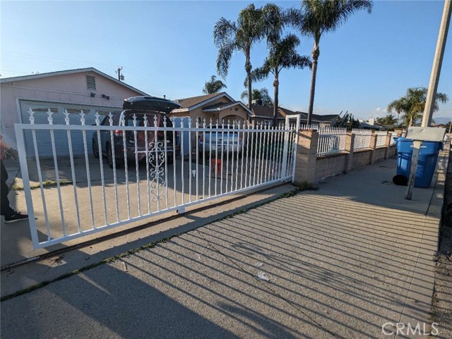 Detail Gallery Image 2 of 2 For 1361 S Mountain View Ave, Pomona,  CA 91766 - 5 Beds | 3 Baths