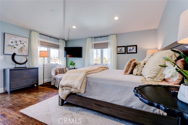 1833 8th Street, Manhattan Beach CA: https://media.crmls.org/medias/c96c3f55-b411-48b7-9963-de422311628c.jpg
