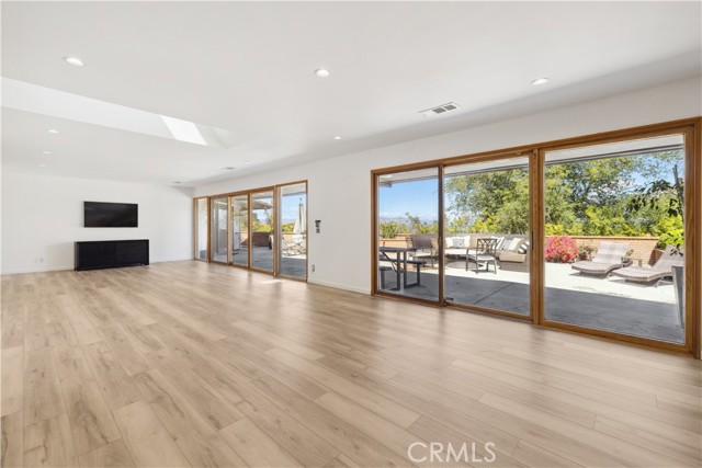 Detail Gallery Image 11 of 23 For 16347 Mandalay Dr, Encino,  CA 91436 - 4 Beds | 3 Baths