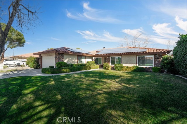 Detail Gallery Image 4 of 39 For 43100 Cherbourg, Lancaster,  CA 93536 - 3 Beds | 2 Baths