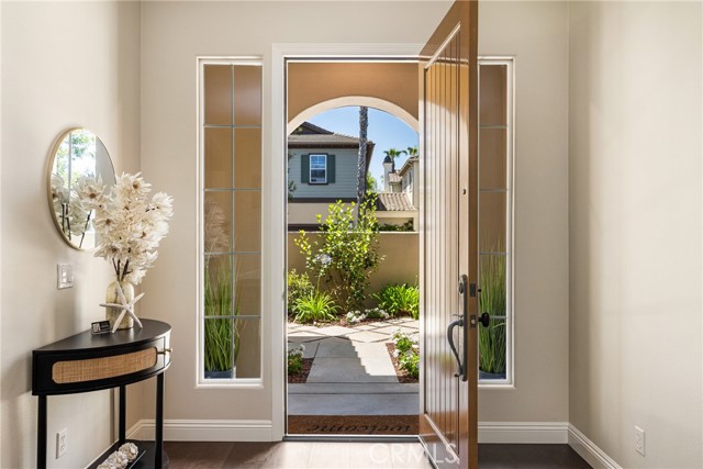 21270 Elda Cir, Huntington Beach CA: https://media.crmls.org/medias/c96e8089-da44-42c2-a126-611934bc1324.jpg