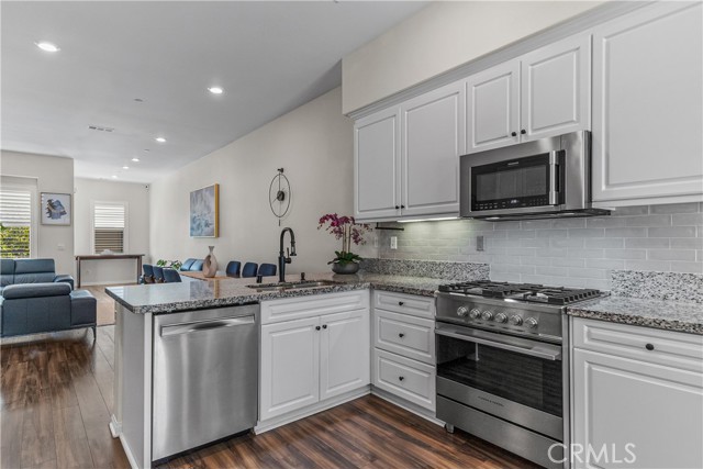 Detail Gallery Image 11 of 54 For 135 Neptune, Irvine,  CA 92618 - 2 Beds | 2/1 Baths