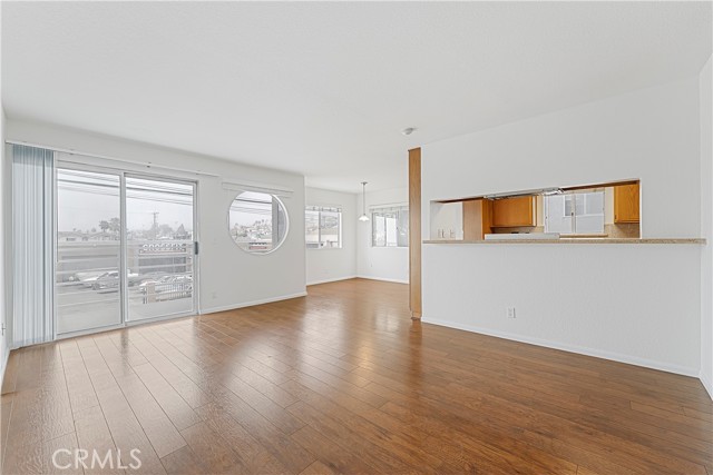 726 5th Street, Hermosa Beach CA: https://media.crmls.org/medias/c96eef69-a858-42e3-86e3-1d7c3be38369.jpg
