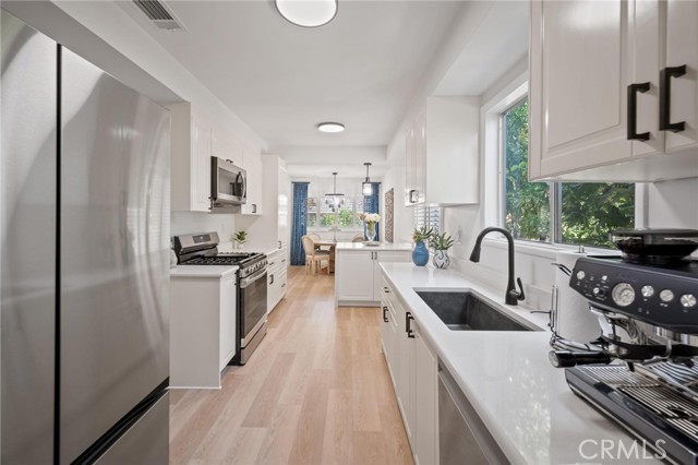 Detail Gallery Image 5 of 25 For 14955 Hubbard St, Sylmar,  CA 91342 - 3 Beds | 2 Baths