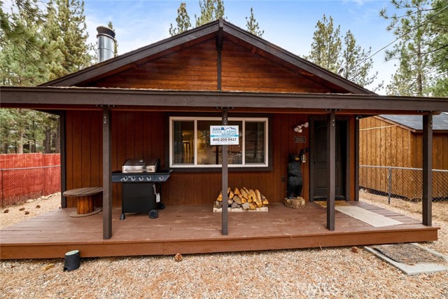 Detail Gallery Image 2 of 12 For 2051 6th Ln, Big Bear City,  CA 92314 - 2 Beds | 2 Baths