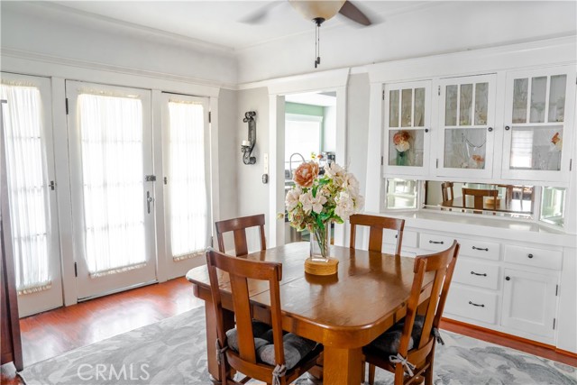 7319 Owensmouth Avenue, Canoga Park CA: https://media.crmls.org/medias/c96ff3f0-2785-4c75-a349-8253dc1aad82.jpg
