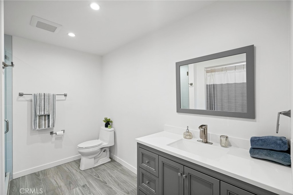 https://media.crmls.org/medias/c9700950-706e-4954-a4a8-6ddcf67f1311.jpg?preset=X-Large
