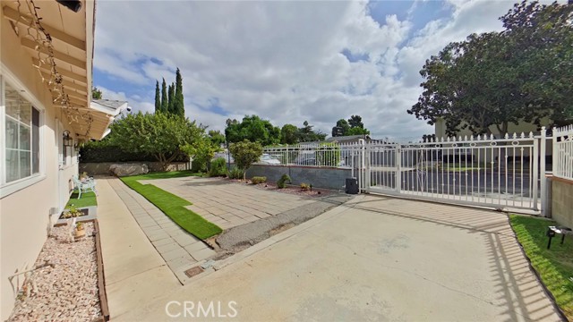 5633 Denny photo 7
